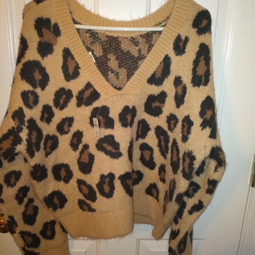 VS Pink cheetah print sweater NWT - Picture 3 of 5